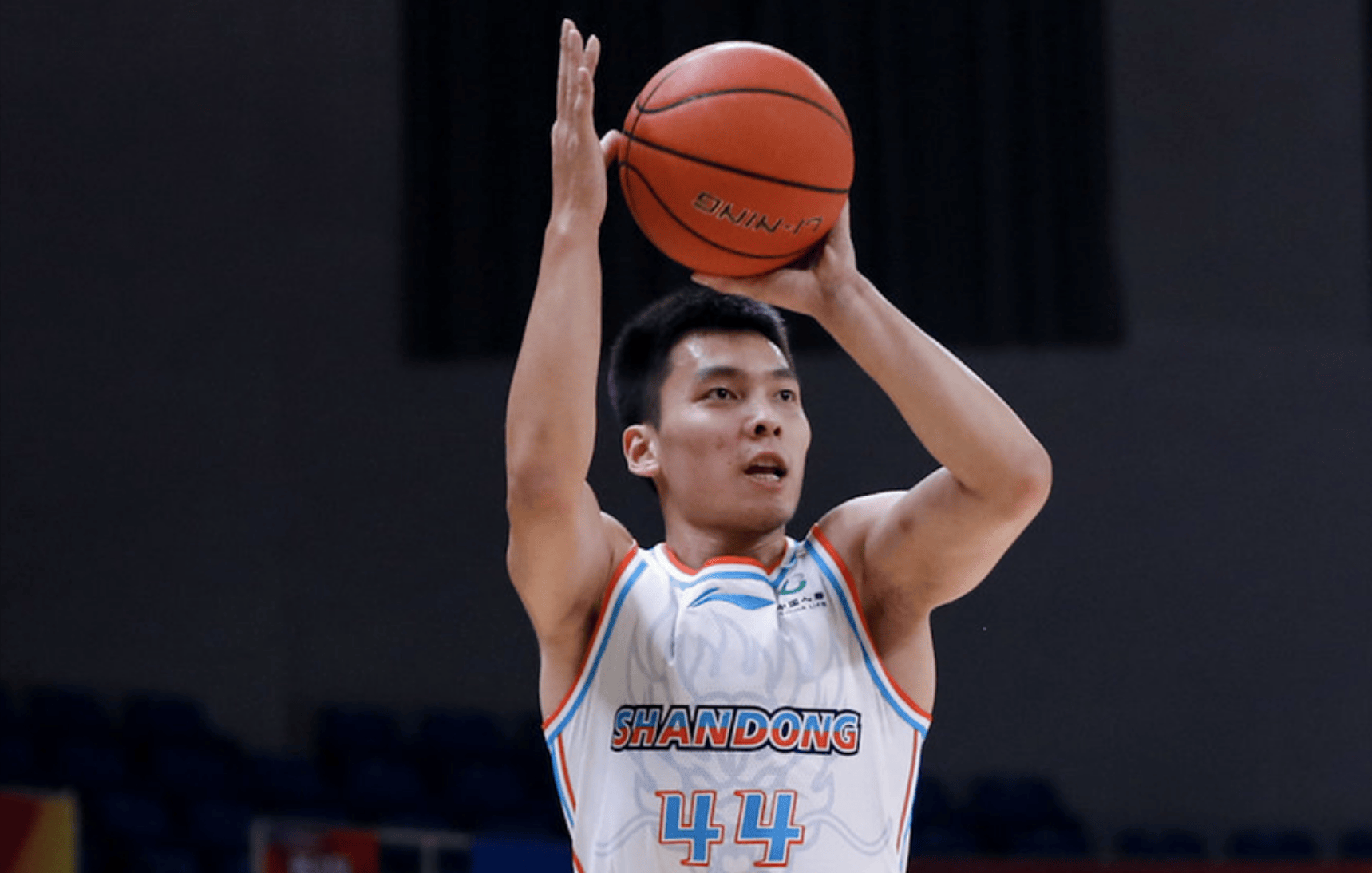 九游体育官网-包含山东男篮训练开放日，清晨单刀错失引欢呼，CBA常规赛在即，年轻球员得到机会的词条