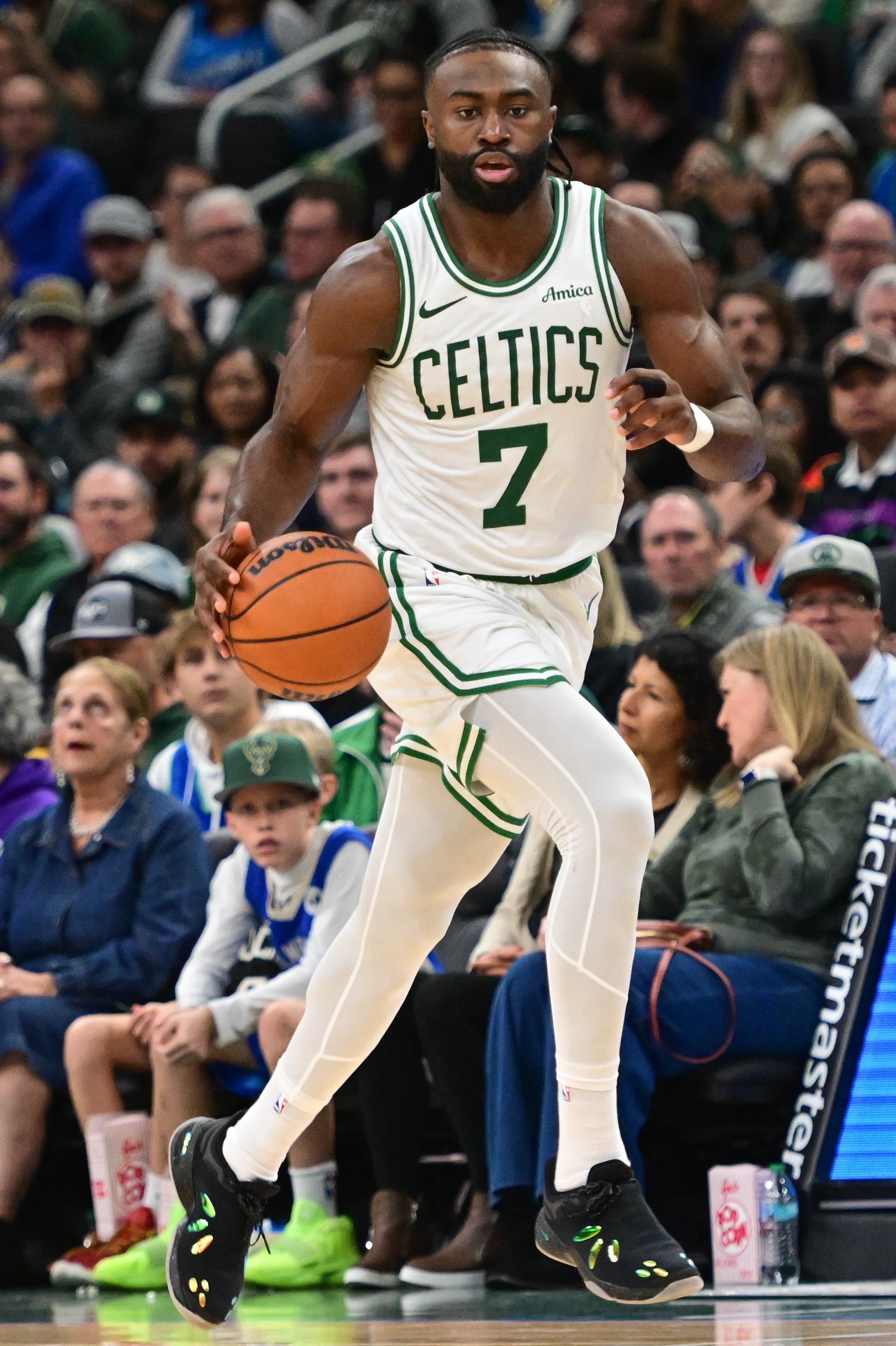 加时末段突围战来临，托特纳姆围绕NBA季后赛外线爆发，态度坚定，身体对抗强度拉满的简单介绍