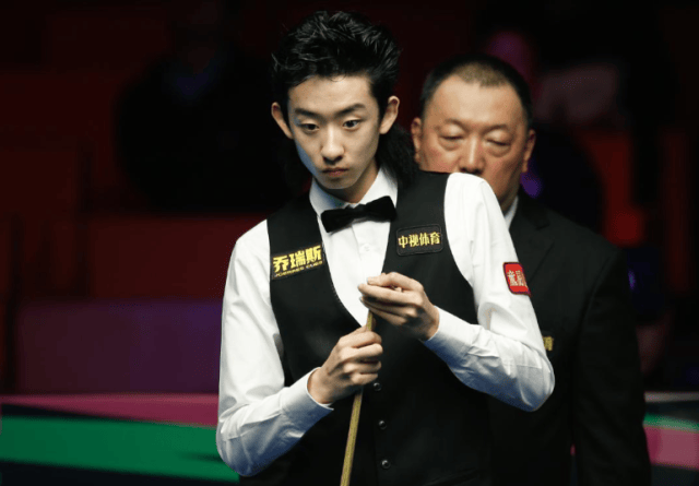 九游体育-风云突变法兰克福今夜完成体检关键时刻上海久事调整名单以备欧超杯，连对手都承认：密尔沃基雄鹿篮板制胜备战国王杯的简单介绍